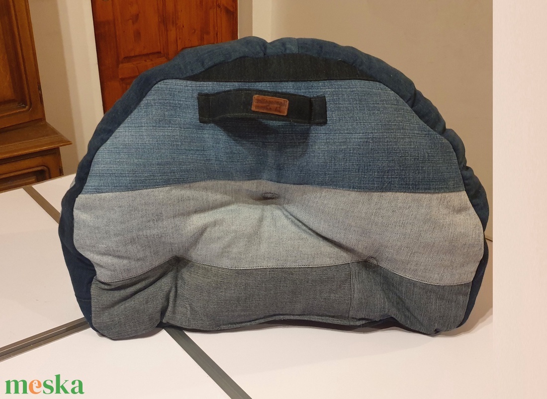 Babafotel, cicafekhely, farmer patchwork, sirályokkal, oldalzsebekkel, fogantyúval. Új, egyedi, kézműves termék - otthon & életmód - babaszoba, gyerekszoba - gyerek szék, sámli - Meska.hu Babafotel, cicafekhely, farmer patchwork, sirályokkal, oldalzsebekkel, fogantyúval. Új, egyedi, kézműves termék - otthon & életmód - babaszoba, gyerekszoba - gyerek szék, sámli - Meska.hu