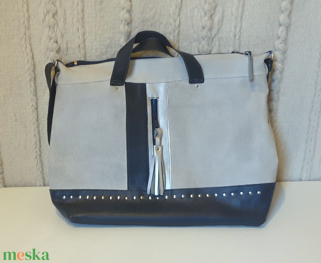 Válltáska, kézitáska, valódi bőr. Kék, halványszürke, ezüst. Új, egyedi, kézműves. Ajándéknak is - táska & tok - kézitáska & válltáska - válltáska - Meska.hu