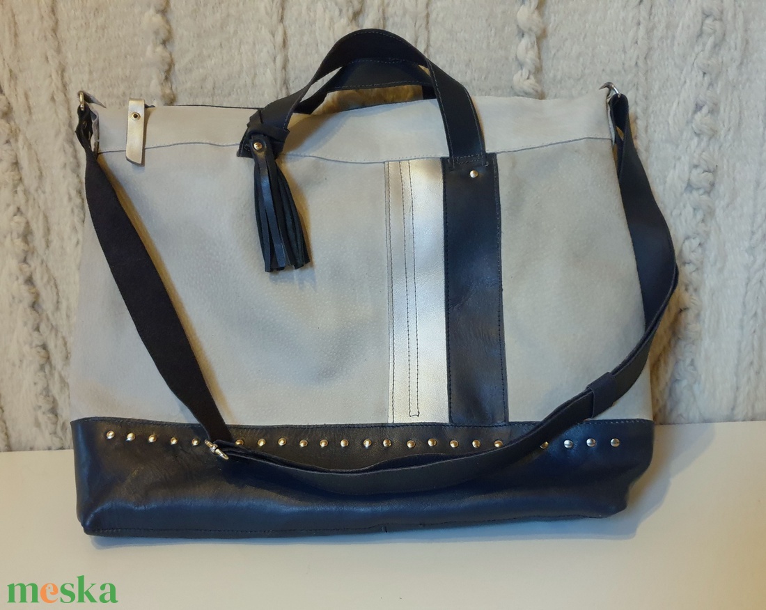 Válltáska, kézitáska, valódi bőr. Kék, halványszürke, ezüst. Új, egyedi, kézműves. Ajándéknak is - táska & tok - kézitáska & válltáska - válltáska - Meska.hu