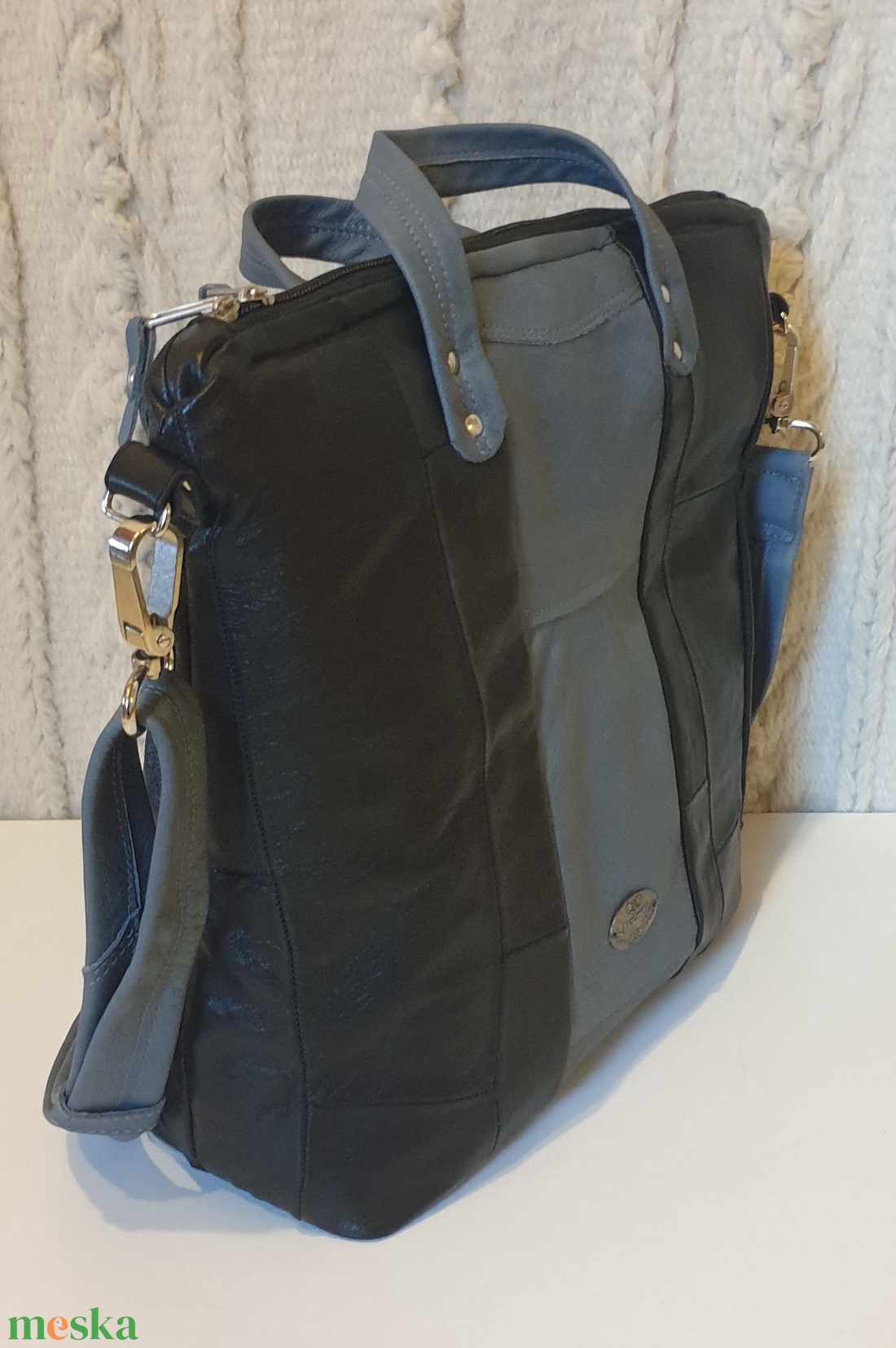 Válltáska, kézitáska, valódi bőr. Fekete és páncélkék. Új, egyedi, kézműves. Ajándéknak is - táska & tok - kézitáska & válltáska - válltáska - Meska.hu