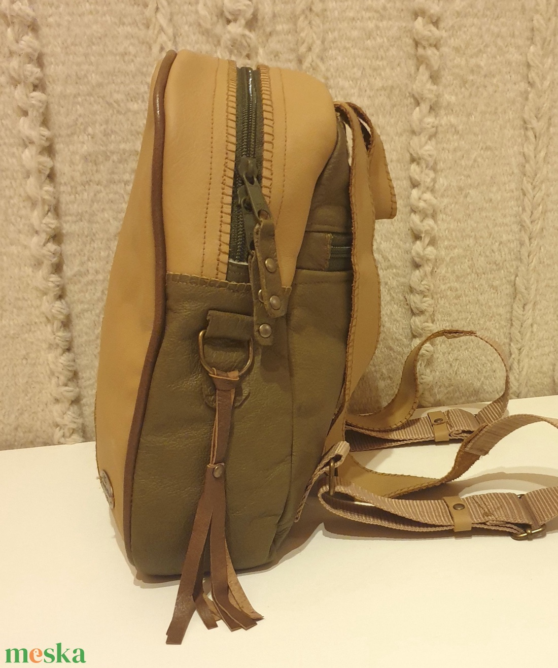 Kis hátizsák, valódi bőr. Barna, terepzöld, természetes, rusztikus stílusban. Egyedi, kézműves termék - táska & tok - hátizsák - kishátizsák - Meska.hu
