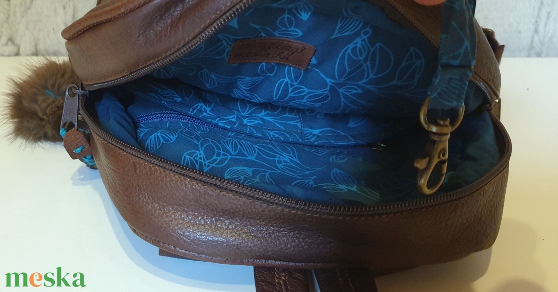 Kis hátizsák, valódi bőr. Barna, türkizzel. Új, egyedi, kézműves termék - táska & tok - hátizsák - kishátizsák - Meska.hu