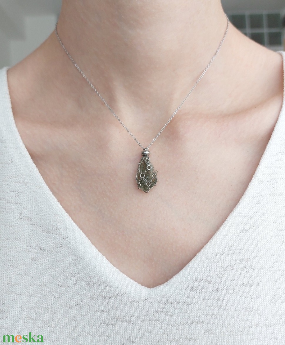 Moldavit nyaklánc, Moldavit (kivehető) nemesacél Ásvány Szütyő nyakláncban - ékszer - nyaklánc - medál - Meska.hu Moldavit nyaklánc, Moldavit (kivehető) nemesacél Ásvány Szütyő nyakláncban - ékszer - nyaklánc - medál - Meska.hu