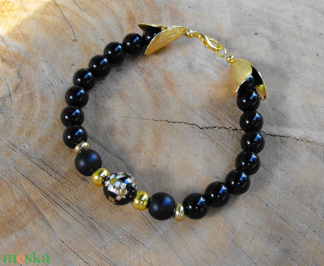 Aranyló virágok, feketében - ékszer - karkötő - gyöngyös karkötő - Meska.hu