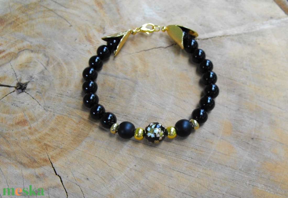 Aranyló virágok, feketében - ékszer - karkötő - gyöngyös karkötő - Meska.hu