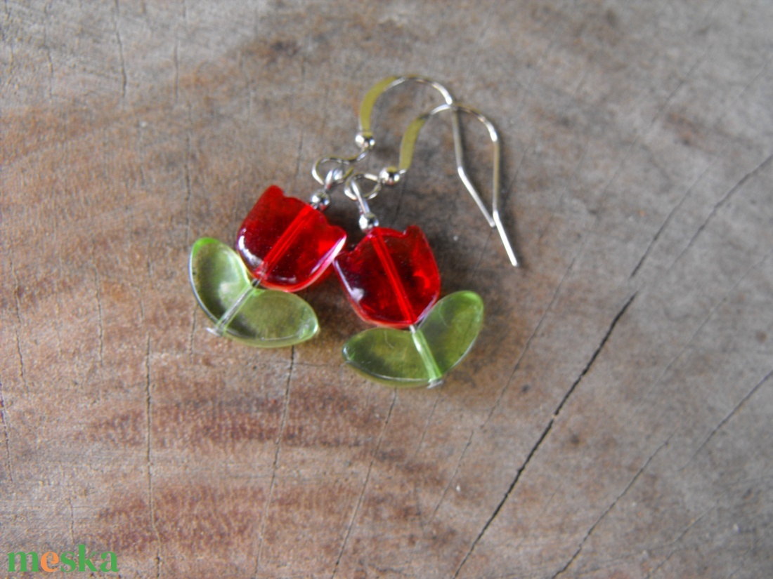 Tulipános gyöngyös üvegfülbevaló - ékszer - fülbevaló - lógó fülbevaló - Meska.hu