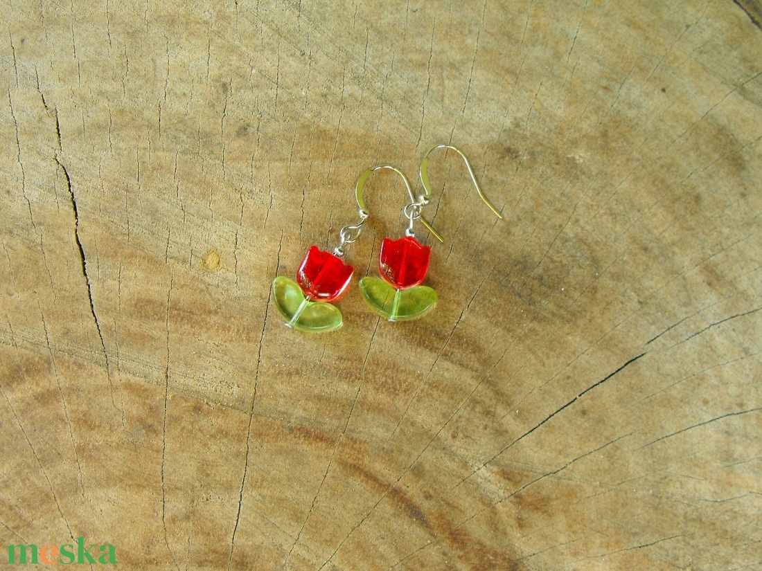 Tulipános gyöngyös üvegfülbevaló - ékszer - fülbevaló - lógó fülbevaló - Meska.hu