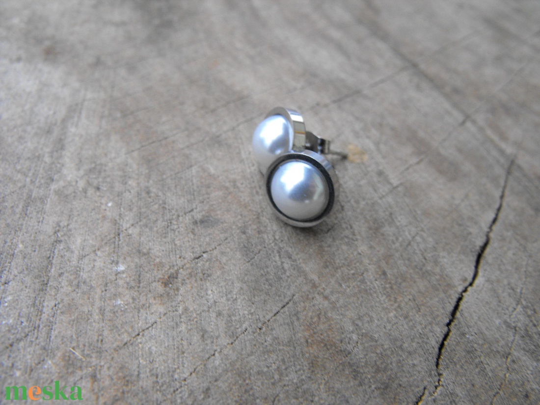 Orvosi fém bedugós fülbevaló - ékszer - fülbevaló - pötty fülbevaló - Meska.hu