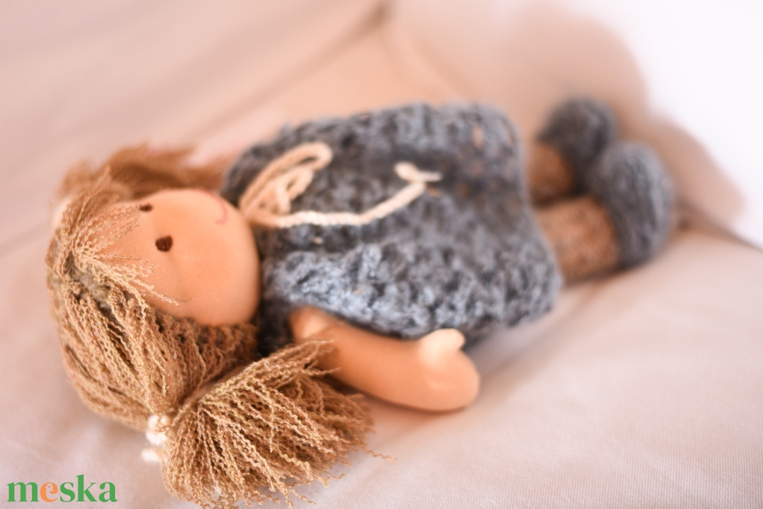 Cuki Waldorf baba kézzel horgolt ruhácskában - játék & sport - baba & babaház - öltöztethető baba - Meska.hu Cuki Waldorf baba kézzel horgolt ruhácskában - játék & sport - baba & babaház - öltöztethető baba - Meska.hu
