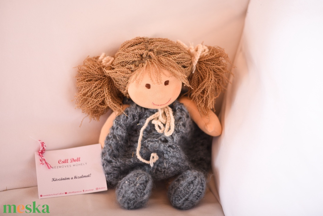 Cuki Waldorf baba kézzel horgolt ruhácskában - játék & sport - baba & babaház - öltöztethető baba - Meska.hu Cuki Waldorf baba kézzel horgolt ruhácskában - játék & sport - baba & babaház - öltöztethető baba - Meska.hu