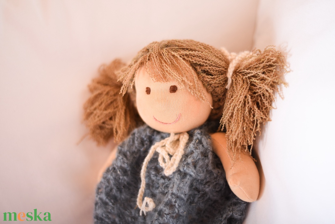 Cuki Waldorf baba kézzel horgolt ruhácskában - játék & sport - baba & babaház - öltöztethető baba - Meska.hu Cuki Waldorf baba kézzel horgolt ruhácskában - játék & sport - baba & babaház - öltöztethető baba - Meska.hu