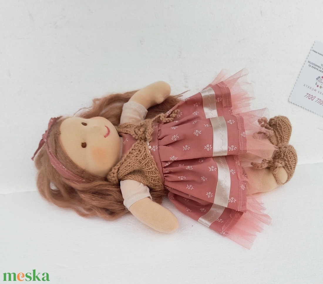 Édes kis Waldorf baba gyönyörű ruhácskában - játék & sport - baba & babaház - öltöztethető baba - Meska.hu Édes kis Waldorf baba gyönyörű ruhácskában - játék & sport - baba & babaház - öltöztethető baba - Meska.hu