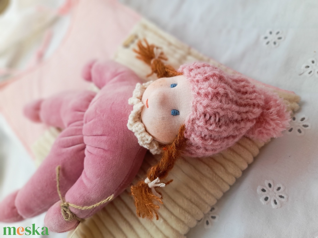 Nagyon cuki Alvózsákos,hurcibálós Waldorf típusú manóbaba - játék & sport - baba & babaház - babaruha, babakellék - Meska.hu Nagyon cuki Alvózsákos,hurcibálós Waldorf típusú manóbaba - játék & sport - baba & babaház - babaruha, babakellék - Meska.hu
