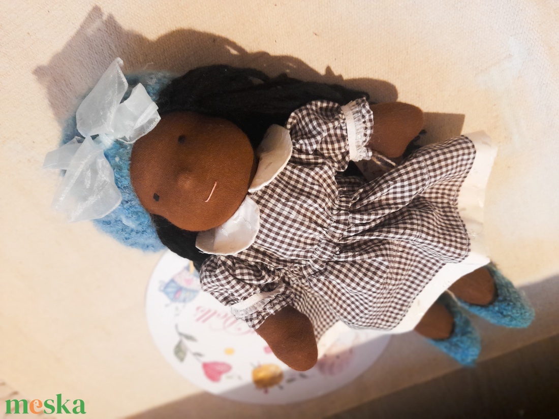 Waldorf típusú baba kockás ruhában - játék & sport - baba & babaház - öltöztethető baba - Meska.hu