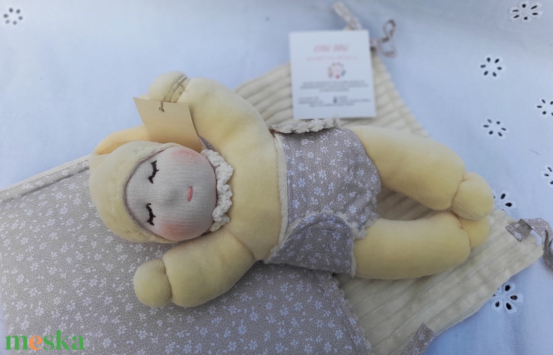 Alvózsákos cipelhetős Waldorf manóbaba mosipelussal - játék & sport - baba & babaház - babaruha, babakellék - Meska.hu Alvózsákos cipelhetős Waldorf manóbaba mosipelussal - játék & sport - baba & babaház - babaruha, babakellék - Meska.hu
