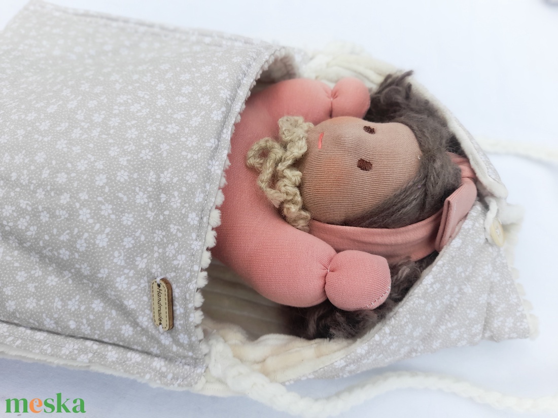 A nyár kedvence Hurcibálós,pelenkázható Waldorf típusú manóbaba - játék & sport - baba & babaház - babaruha, babakellék - Meska.hu A nyár kedvence Hurcibálós,pelenkázható Waldorf típusú manóbaba - játék & sport - baba & babaház - babaruha, babakellék - Meska.hu