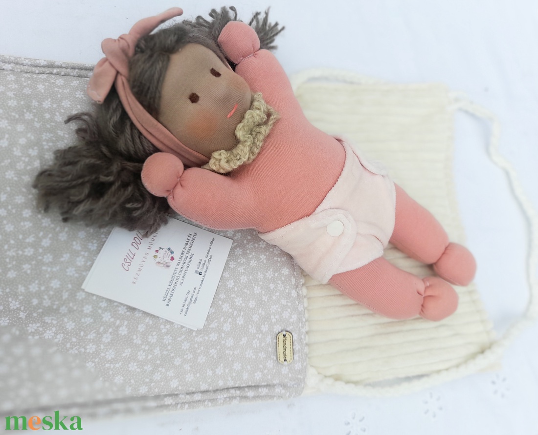 A nyár kedvence Hurcibálós,pelenkázható Waldorf típusú manóbaba - játék & sport - baba & babaház - babaruha, babakellék - Meska.hu A nyár kedvence Hurcibálós,pelenkázható Waldorf típusú manóbaba - játék & sport - baba & babaház - babaruha, babakellék - Meska.hu