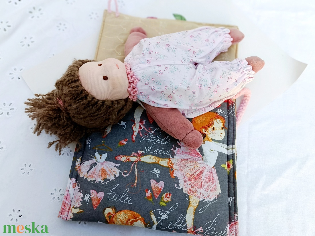 Hurcibálós Waldorf manóbaba a kis barát aki mindig kéznél van - játék & sport - baba & babaház - babaruha, babakellék - Meska.hu Hurcibálós Waldorf manóbaba a kis barát aki mindig kéznél van - játék & sport - baba & babaház - babaruha, babakellék - Meska.hu