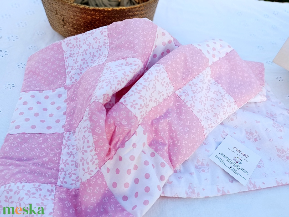 Pihe puha takaró nyuszis nyunyókával Babaváró-Babaköszöntő ajándéknak - játék & sport - babalátogató ajándékcsomag - Meska.hu Pihe puha takaró nyuszis nyunyókával Babaváró-Babaköszöntő ajándéknak - játék & sport - babalátogató ajándékcsomag - Meska.hu