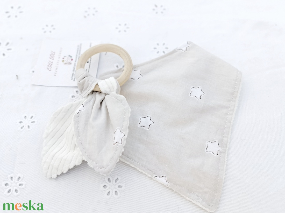 Gyönyörű natúr Babaváró-Babaköszöntő ajándék szett maci mintával - játék & sport - babalátogató ajándékcsomag - Meska.hu