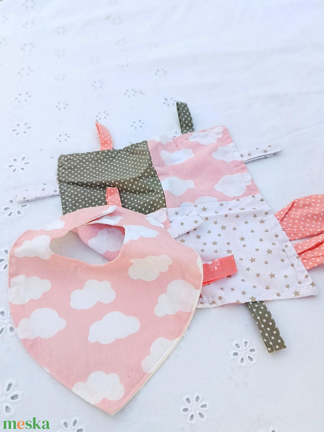 Cuki nyuszis rongyi szett a legapróbbaknak - játék & sport - babalátogató ajándékcsomag - Meska.hu Cuki nyuszis rongyi szett a legapróbbaknak - játék & sport - babalátogató ajándékcsomag - Meska.hu