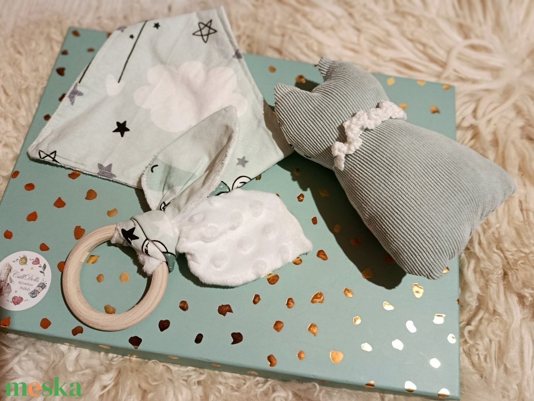 Gyönyörű 5 részes Babaváró-Babaköszöntő ajándék szett díszdobozban  - játék & sport - babalátogató ajándékcsomag - Meska.hu