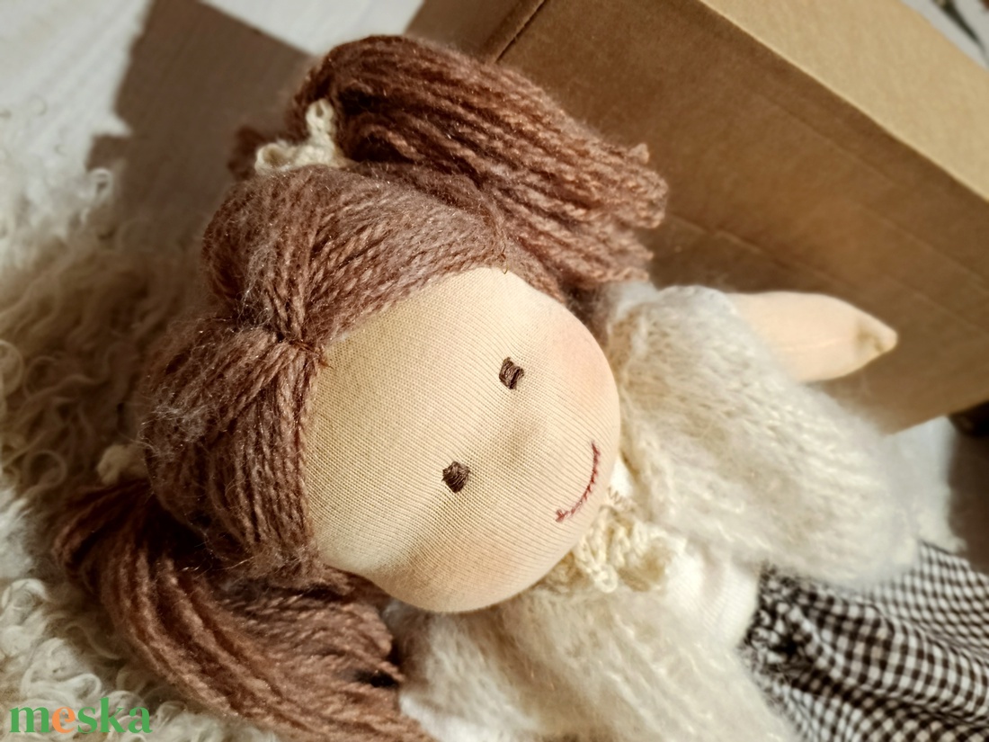 Lélekmelengető édes kis Waldorf típusú baba  - játék & sport - baba & babaház - öltöztethető baba - Meska.hu
