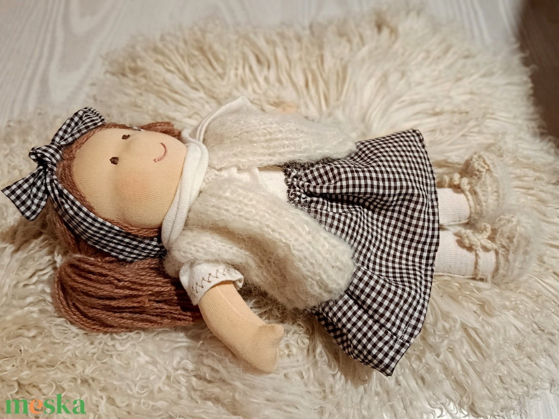 Lélekmelengető édes kis Waldorf típusú baba  - játék & sport - baba & babaház - öltöztethető baba - Meska.hu