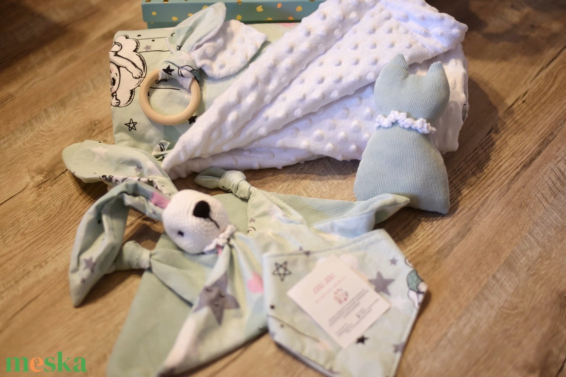 Gyönyörű 5 részes Babaváró-Babaköszöntő ajándék szett díszdobozban  - baba - mama - babalátogató ajándékcsomag - Meska.hu
