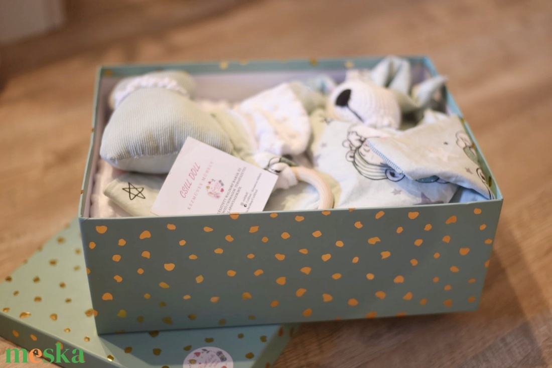 Gyönyörű 5 részes Babaváró-Babaköszöntő ajándék szett díszdobozban  - baba - mama - babalátogató ajándékcsomag - Meska.hu
