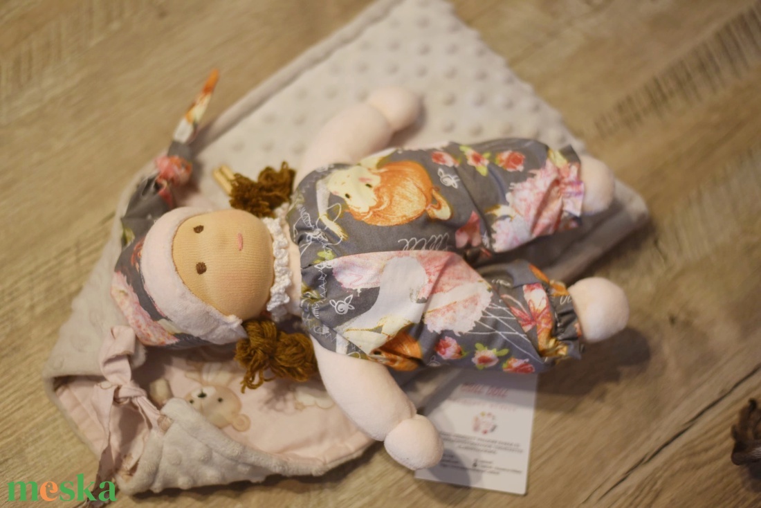 Alvózsákos cipelhetős öltöztethető Waldorf manóbaba  - játék & sport - baba & babaház - játékbaba, babakellék - Meska.hu