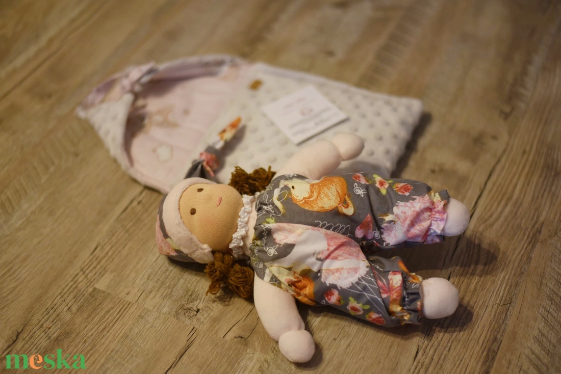 Alvózsákos cipelhetős öltöztethető Waldorf manóbaba  - játék & sport - baba & babaház - játékbaba, babakellék - Meska.hu