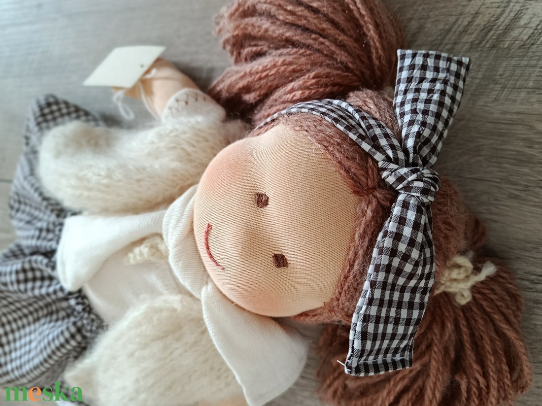 Pihe puha szeretgetős copfos Waldorf baba  - játék & sport - baba & babaház - öltöztethető baba - Meska.hu