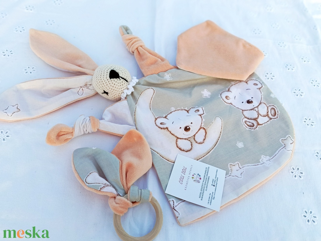 Gyönyörű pihe puha Babaköszöntő ajándék szett   - baba - mama - babalátogató ajándékcsomag - Meska.hu