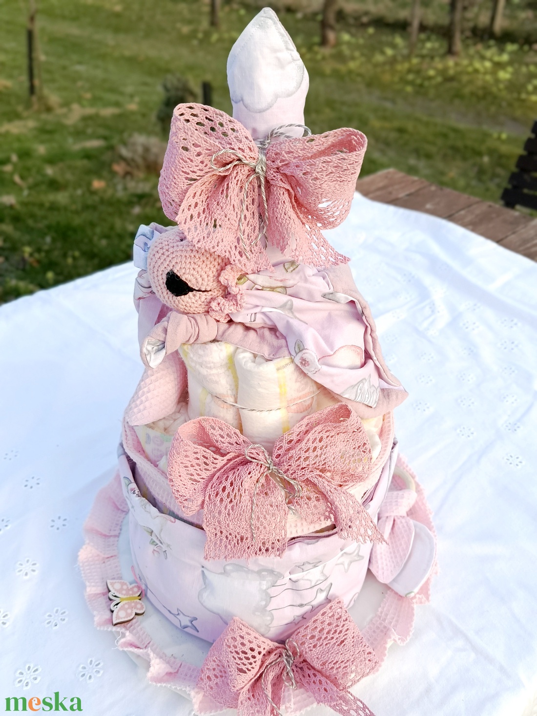 Gyönyörű Pelenkatorta Babaköszöntő ajándéknak - baba - mama - babalátogató ajándékcsomag - Meska.hu