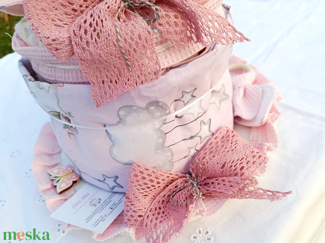 Gyönyörű Pelenkatorta Babaköszöntő ajándéknak - baba - mama - babalátogató ajándékcsomag - Meska.hu