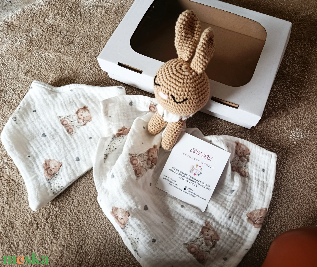Nyuszis rongyikendő előkével duplagéz anyagból  - baba - mama - babalátogató ajándékcsomag - Meska.hu