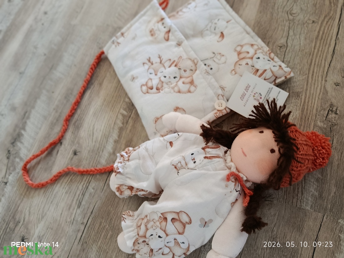 Édes kis Hurcibálós Waldorf manóbaba keresni kispajtását - játék & sport - baba & babaház - játékbaba, babakellék - Meska.hu