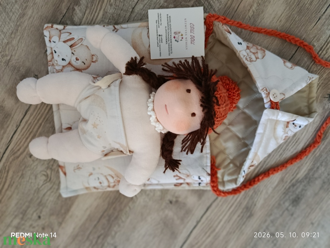 Édes kis Hurcibálós Waldorf manóbaba keresni kispajtását - játék & sport - baba & babaház - játékbaba, babakellék - Meska.hu