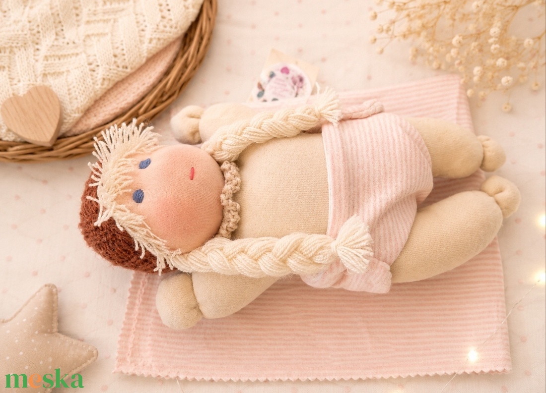 Édes pelenkázható waldorf manóbaba keresi játszópajtását  - játék & sport - baba & babaház - játékbaba, babakellék - Meska.hu