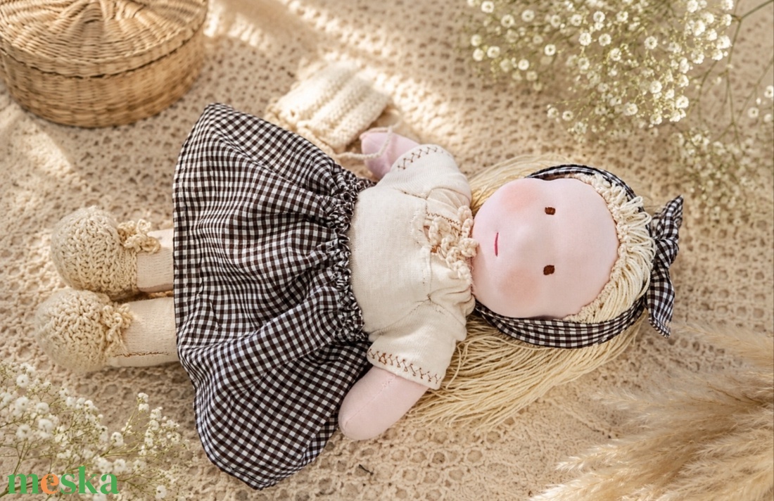 Szeretgetős cuki szöszi Waldorf típusú baba   - játék & sport - baba & babaház - játékbaba, babakellék - Meska.hu