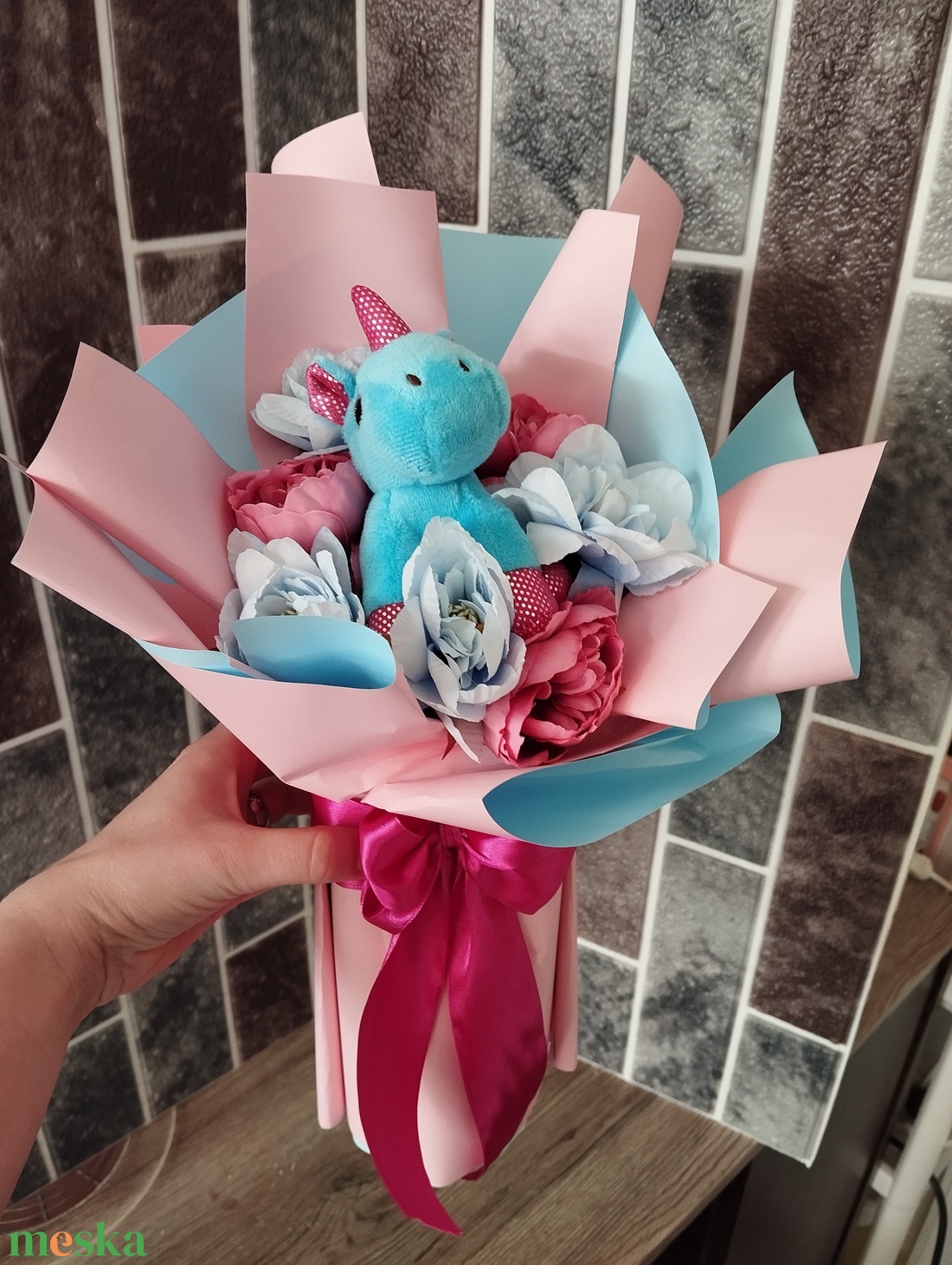 Pink-kék örökcsokor, plüss unikornissal - otthon & életmód - dekoráció - virágdísz és tartó - csokor & virágdísz - Meska.hu Pink-kék örökcsokor, plüss unikornissal - otthon & életmód - dekoráció - virágdísz és tartó - csokor & virágdísz - Meska.hu
