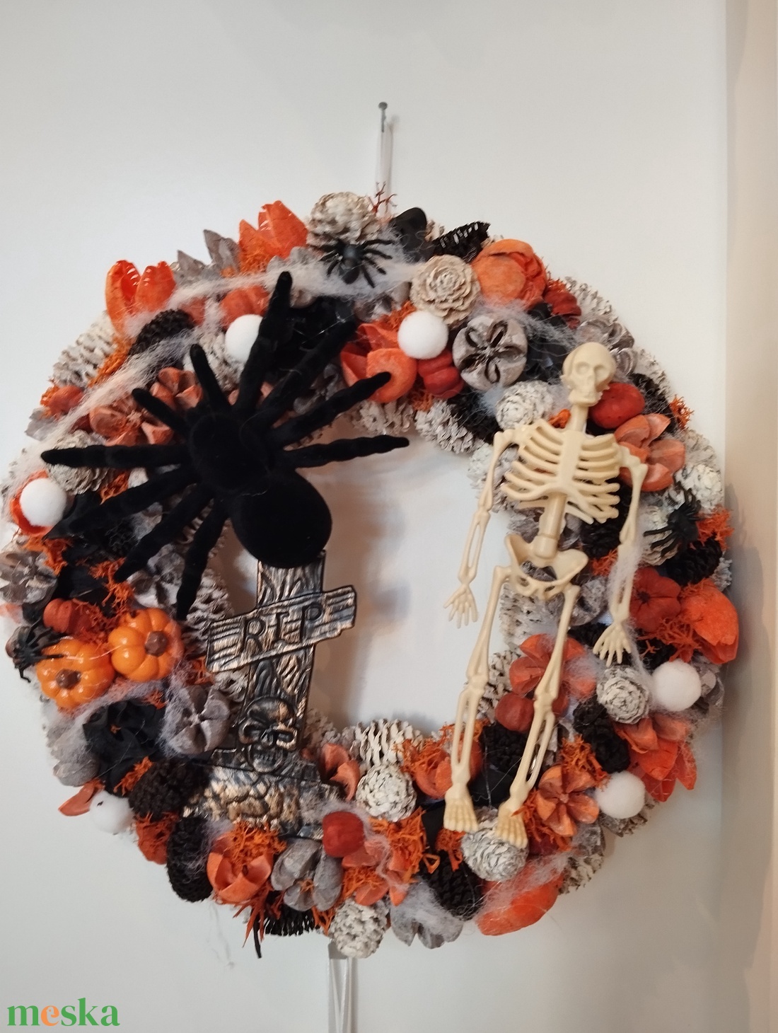 Pókos csontvázas Halloween ajtódísz - otthon & életmód - dekoráció - halloween - halloweeni ajtódíszek és ablakdíszek - Meska.hu