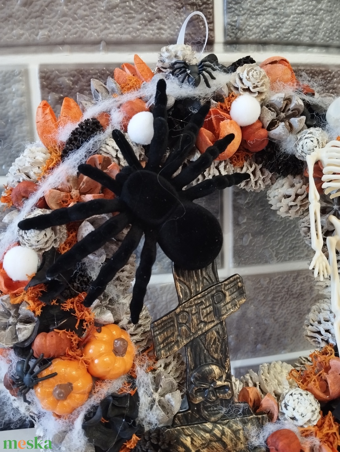 Pókos csontvázas Halloween ajtódísz - otthon & életmód - dekoráció - halloween - halloweeni ajtódíszek és ablakdíszek - Meska.hu