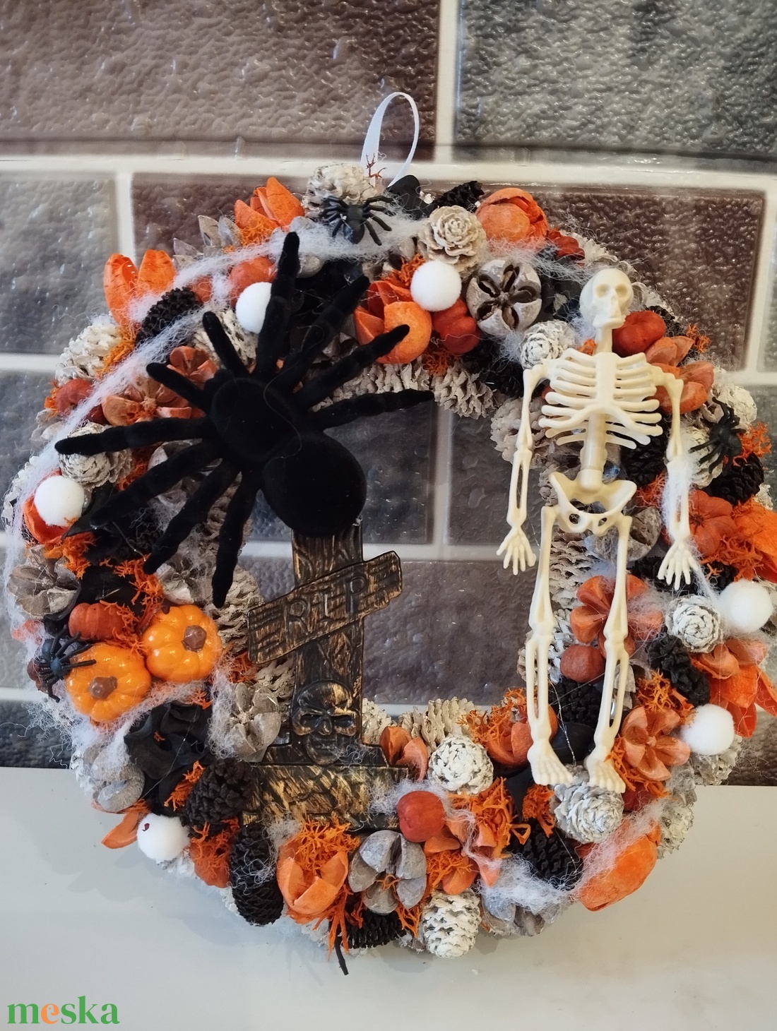 Pókos csontvázas Halloween ajtódísz - otthon & életmód - dekoráció - halloween - halloweeni ajtódíszek és ablakdíszek - Meska.hu