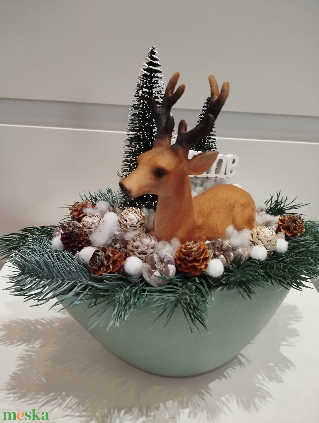 Téli asztaldísz, szarvassal, élethű fenyővel. - karácsony - adventi díszek - adventi asztaldísz - Meska.hu