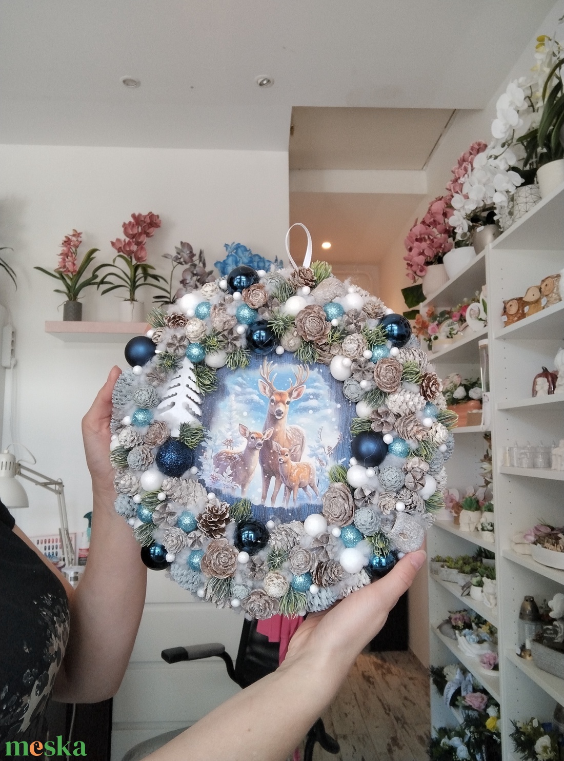 Szarvasos téli ajtódísz, kék, fehér, 29 cm - karácsony - adventi díszek - adventi ajtódísz - Meska.hu
