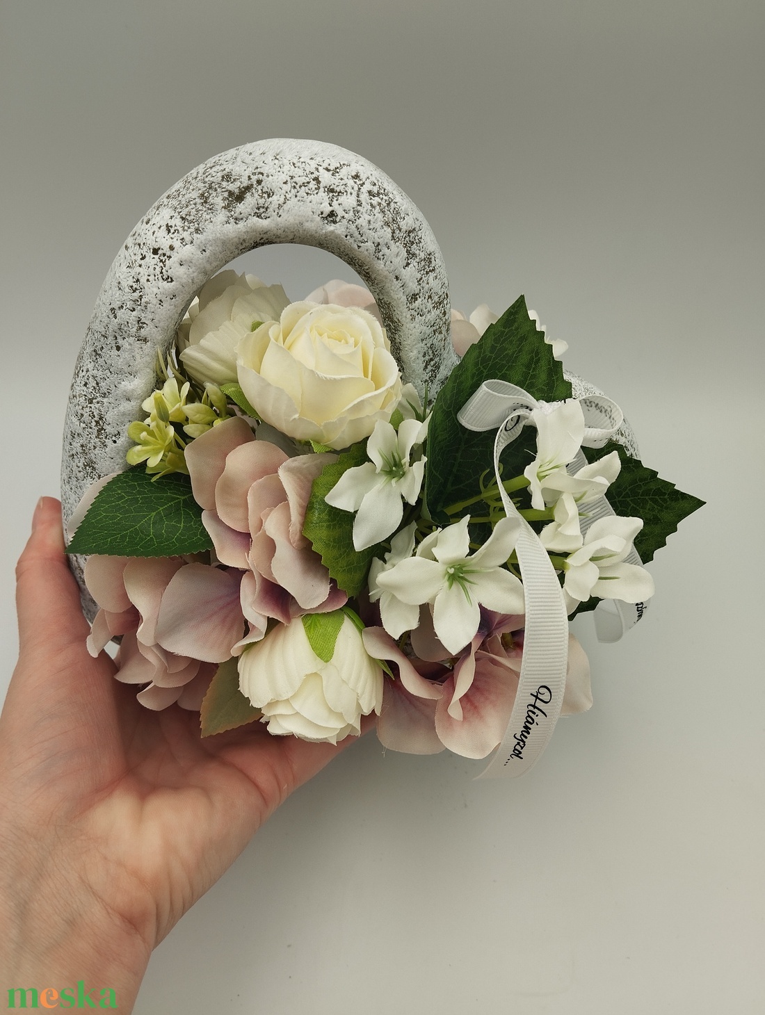 Álló kerámia szíves, virágos sírdísz, 20 cm  - otthon & életmód - vallás - temetkezési tárgy - sírdísz, kegyeleti dísz - Meska.hu