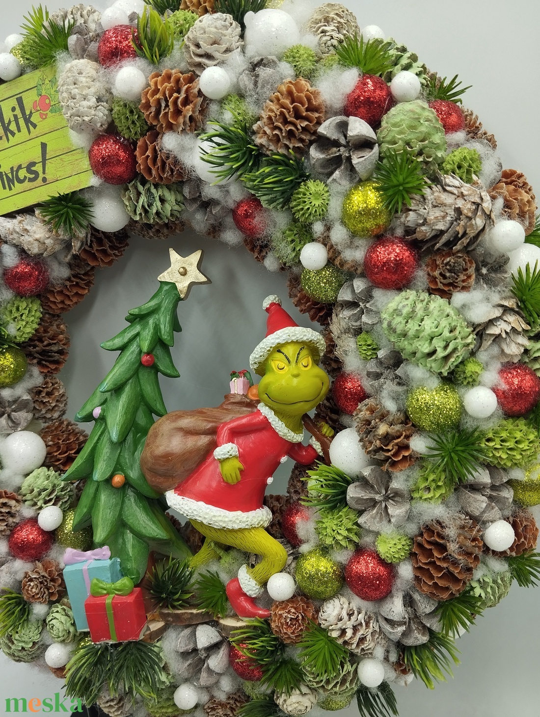 Itt lakik a Grincs, 3d figurás ajtódísz, 31cm - karácsony - karácsonyi lakásdekoráció - karácsonyi ajtódíszek - Meska.hu