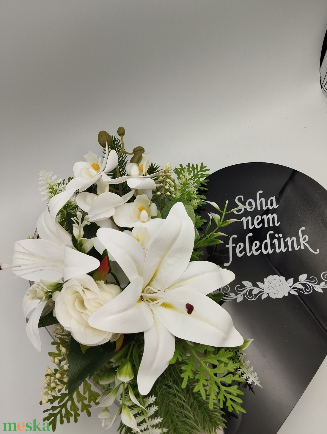 Prémium plexi szív sírdísz, fehér liliom - otthon & életmód - vallás - temetkezési tárgy - sírdísz, kegyeleti dísz - Meska.hu
